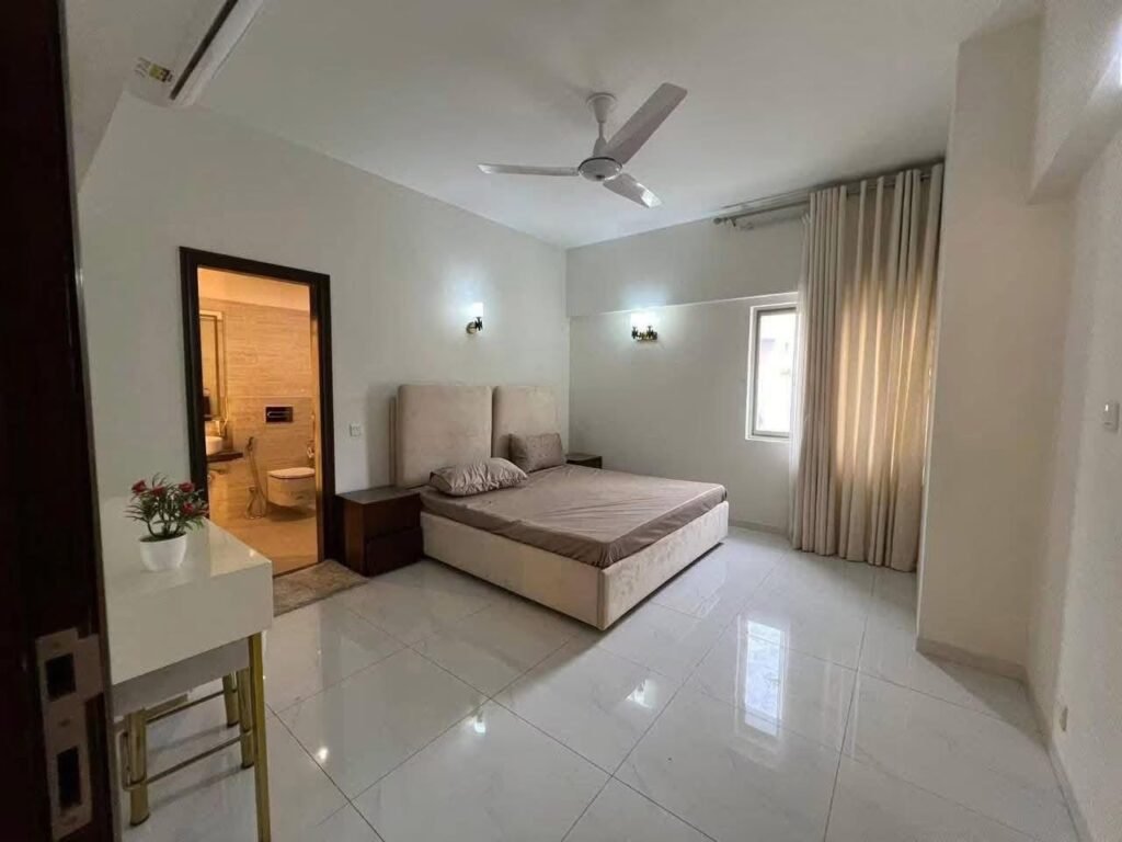 Metro Lee grand _ room